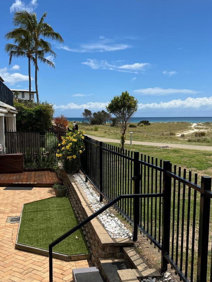 Sandcastles On Currumbin Beachfront, Гоулд Коуст Екстериор снимка